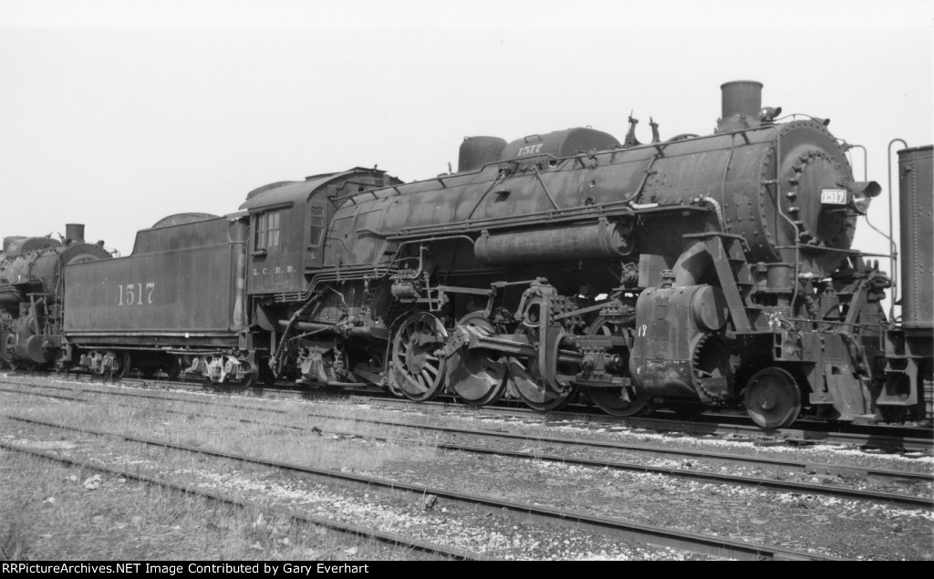 IC 2-8-2 #1517 - Illinois Central